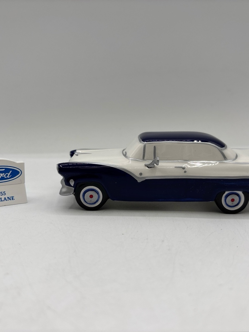 Department 56 1998 Vintage Original Snow Village 1955 Ford Fairlane 56.54950 EUC